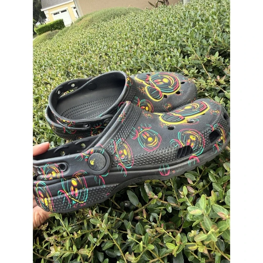 Crocs Disney Parks 2023 Glow-In-Dark Halloween Mickey Mouse Pumpkin Clogs M4/W6